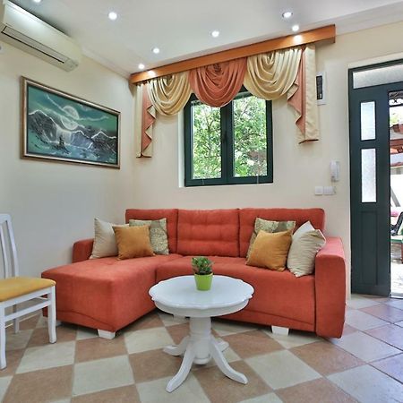 Apartments Holiday Lux Sutomore Ngoại thất bức ảnh