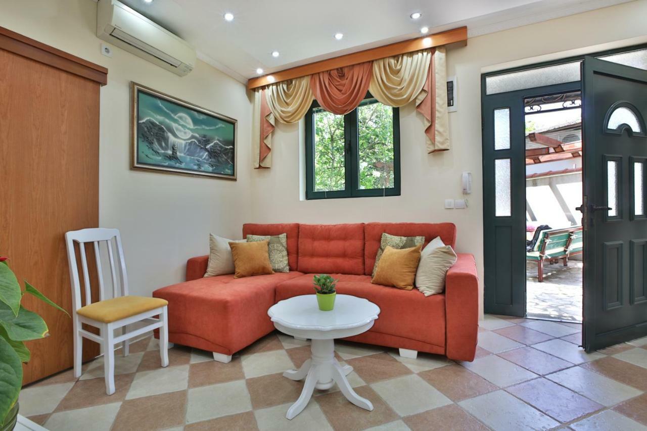 Apartments Holiday Lux Sutomore Ngoại thất bức ảnh
