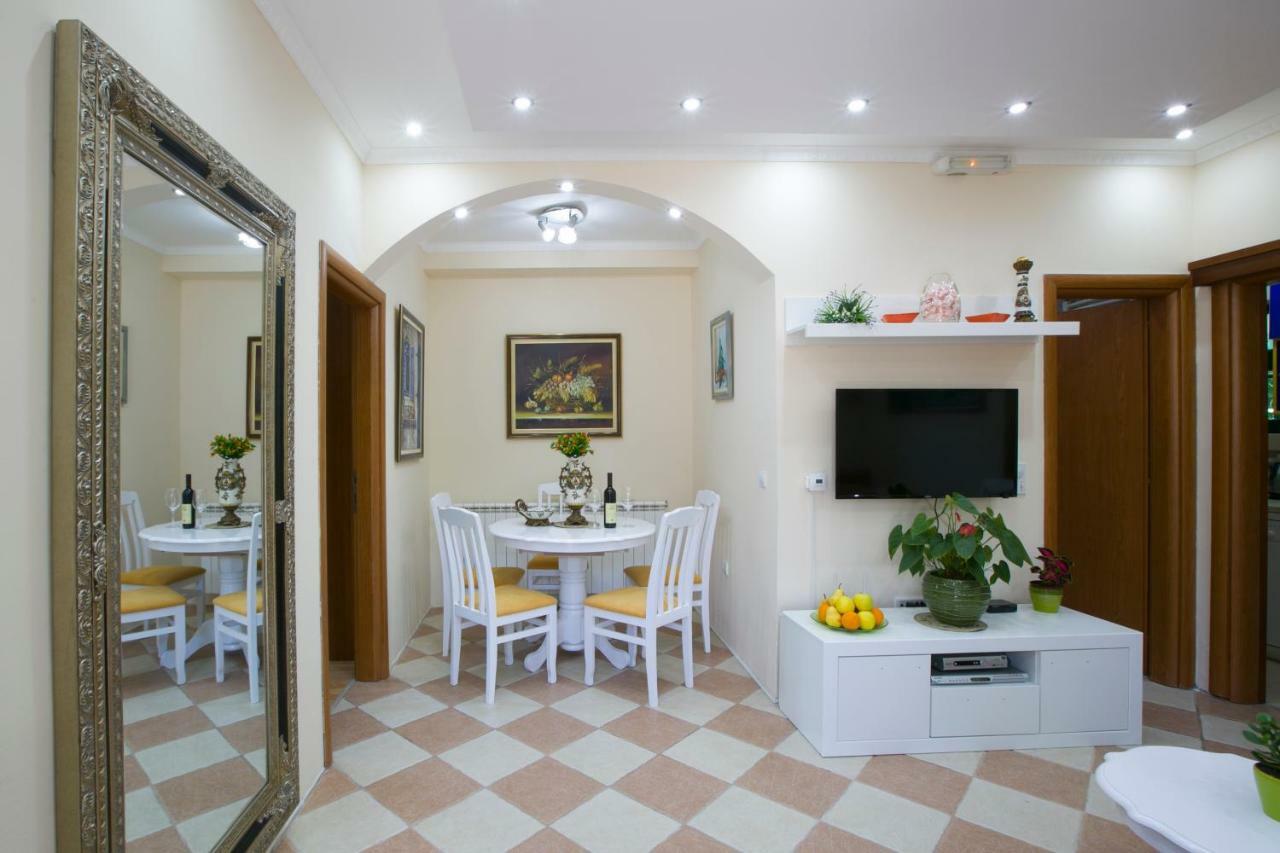 Apartments Holiday Lux Sutomore Ngoại thất bức ảnh