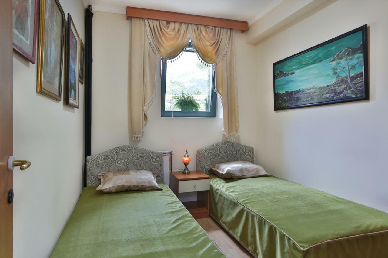 Apartments Holiday Lux Sutomore Ngoại thất bức ảnh
