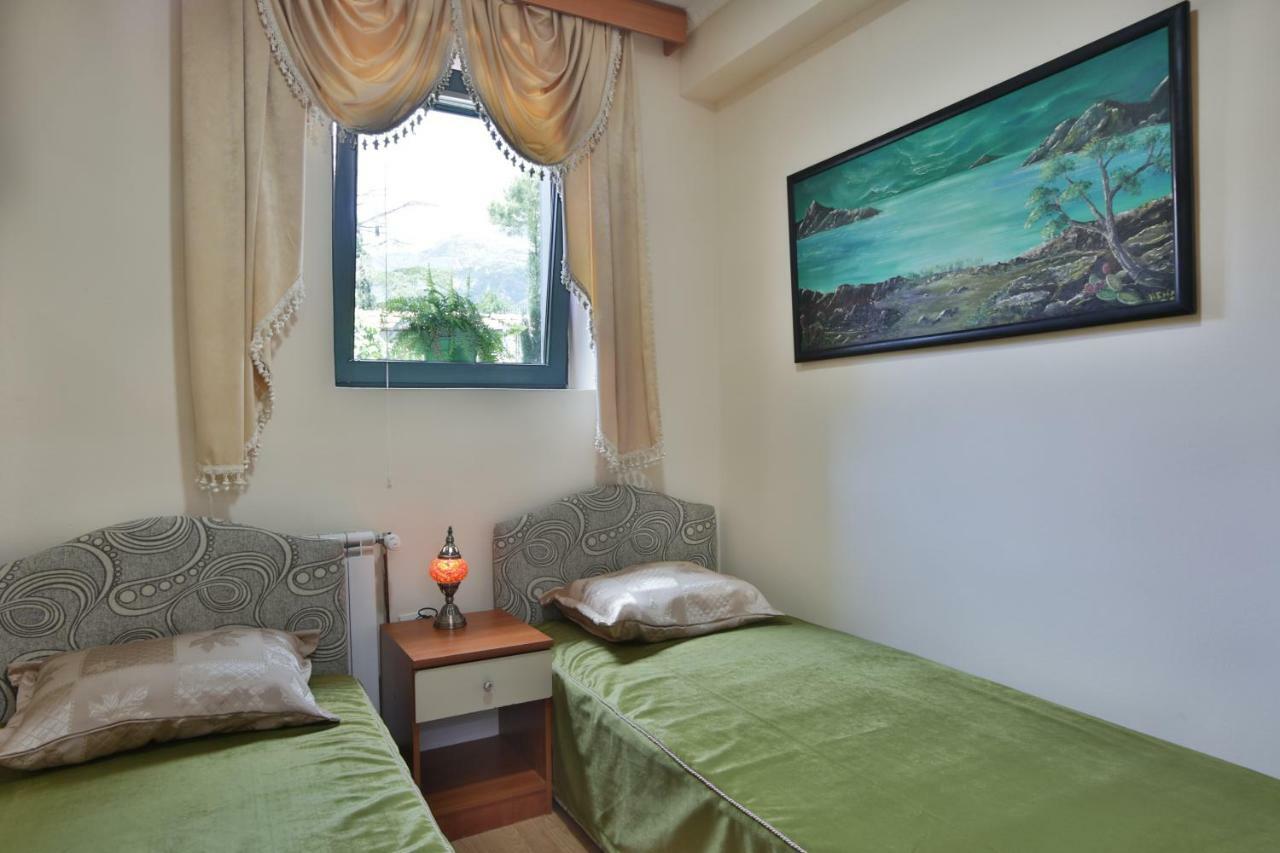 Apartments Holiday Lux Sutomore Ngoại thất bức ảnh